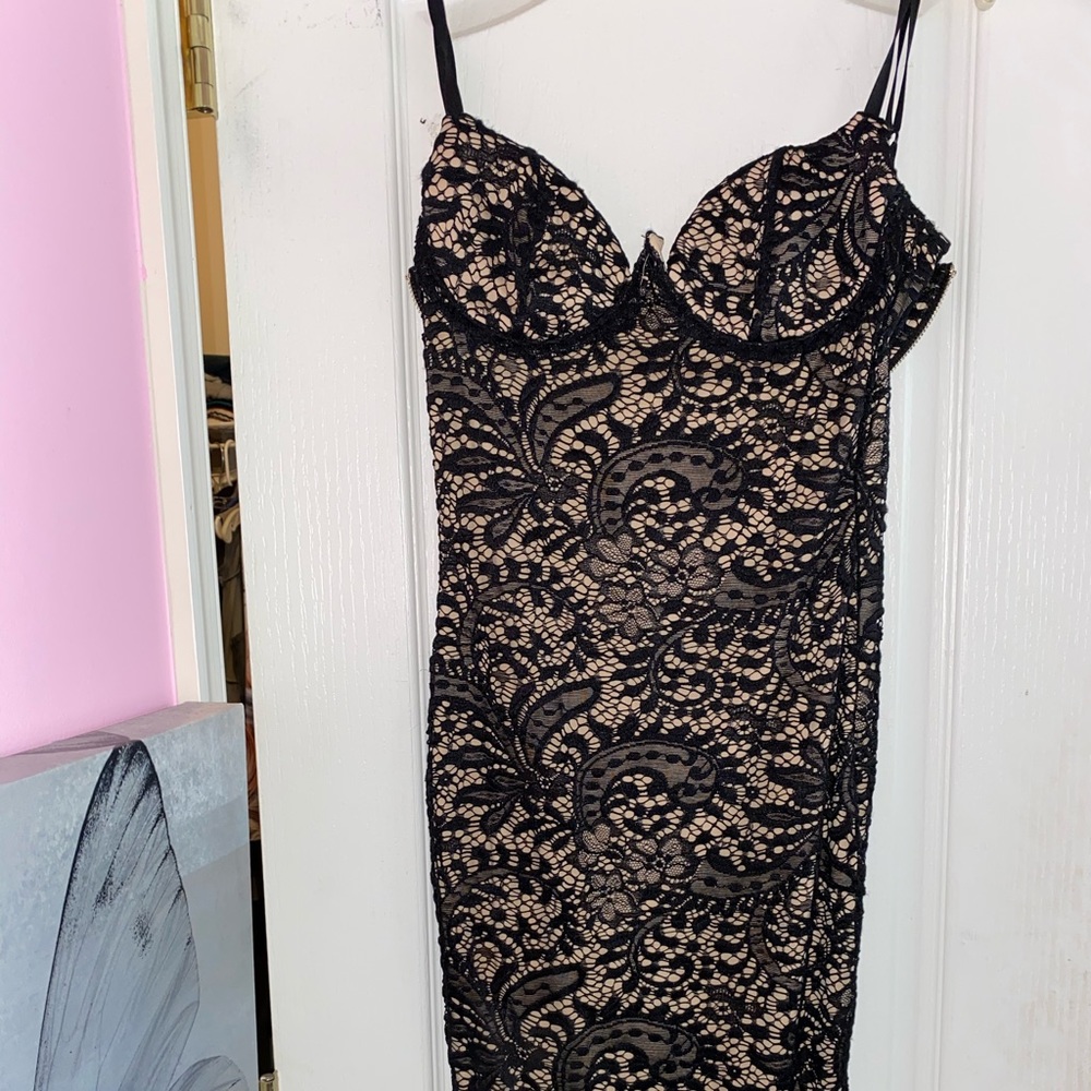 Beautiful lace midi dress